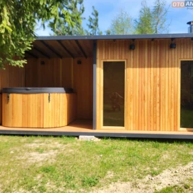 Sauna kontenerowa z przedsionkiem i miejscem na jacuzzi
