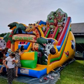 Dmuchańce dmuchaniec zjeżdżalnia animacje event pianaparty holi namiot