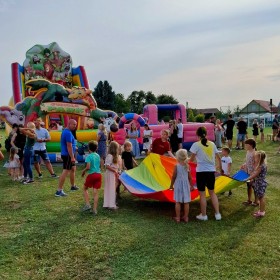 Dmuchańce dmuchaniec zjeżdżalnia animacje event pianaparty holi namiot